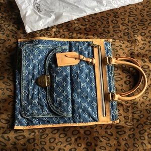 Louis Vuitton Monogram Denin Sac Plat